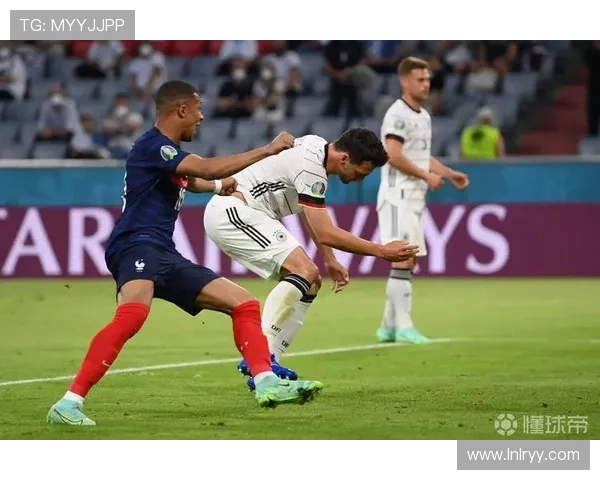 [欧冠]埃尔莫索头球攻门 胡梅尔斯自摆乌龙.