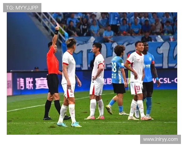 米特里策红牌怒踢水桶事件 米特里策红牌怒踢水桶事件